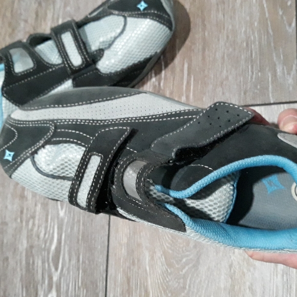 Specialized grey suede and mesh biking shoes. Size 9 - Picture 8 of 11